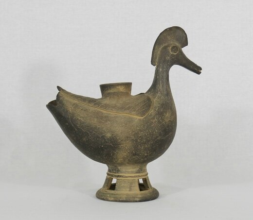 A Korean Dark Gray Pottery Duck-form Vessel