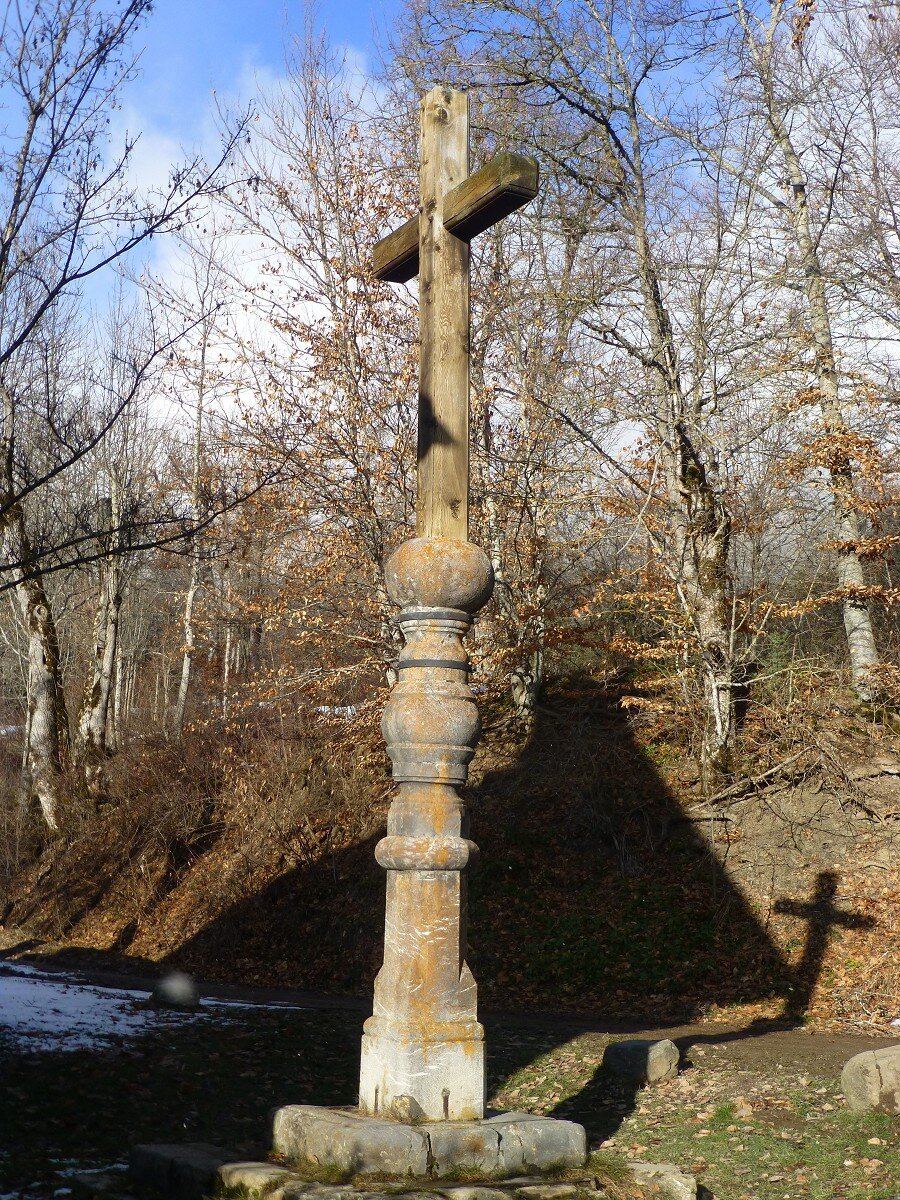 Croix devant la chapelle