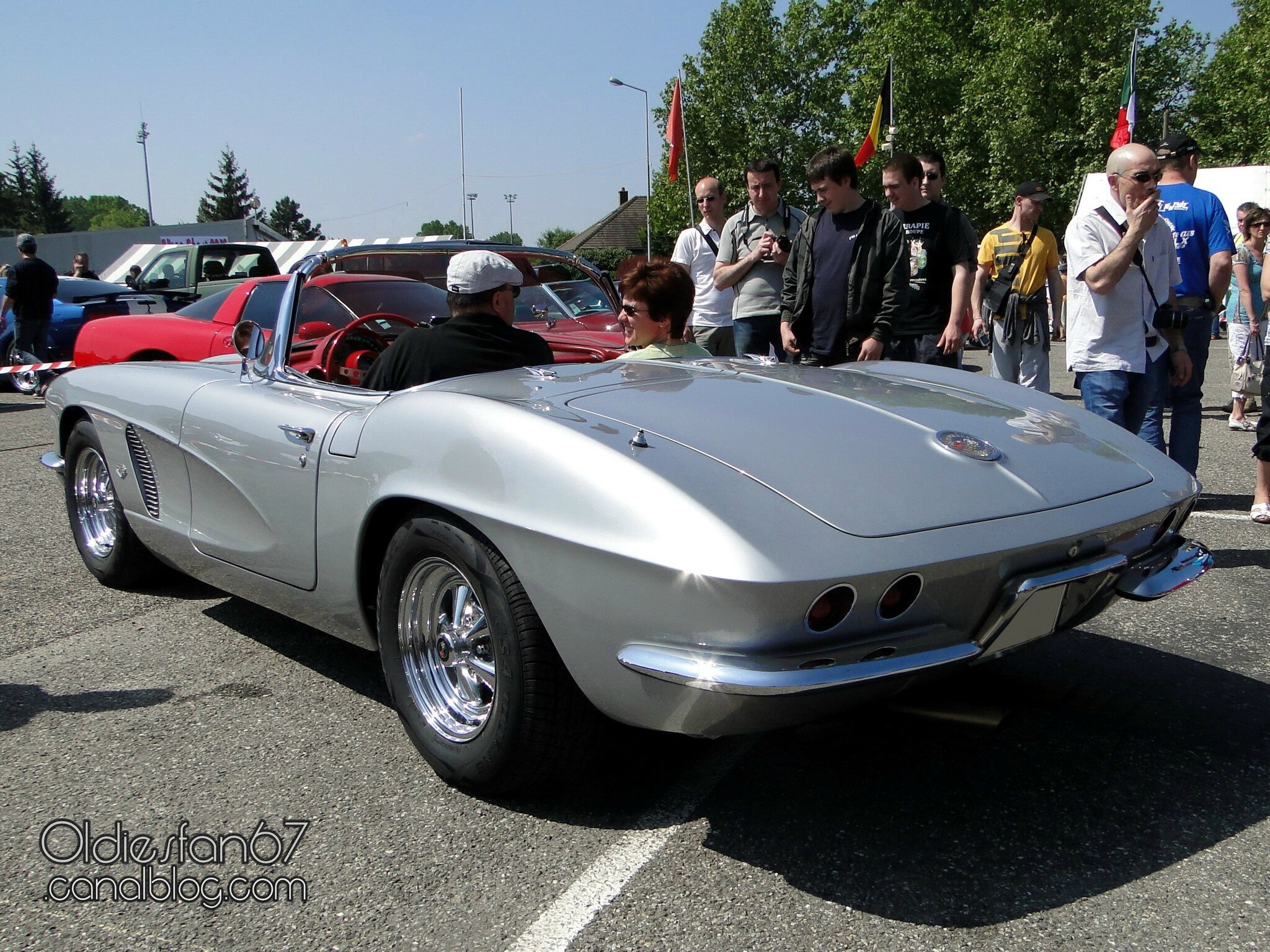 Chevrolet corvette старый
