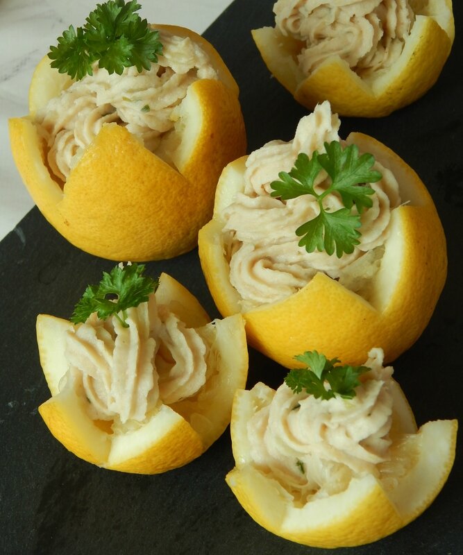 Citrons farcis à la crème de thon