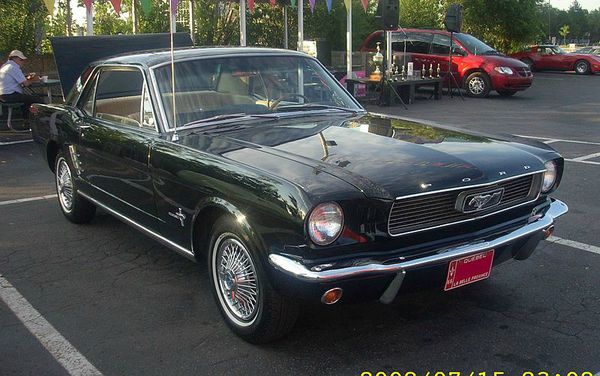 800px-'66_Ford_Mustang_Coupe_(Orange_Julep)