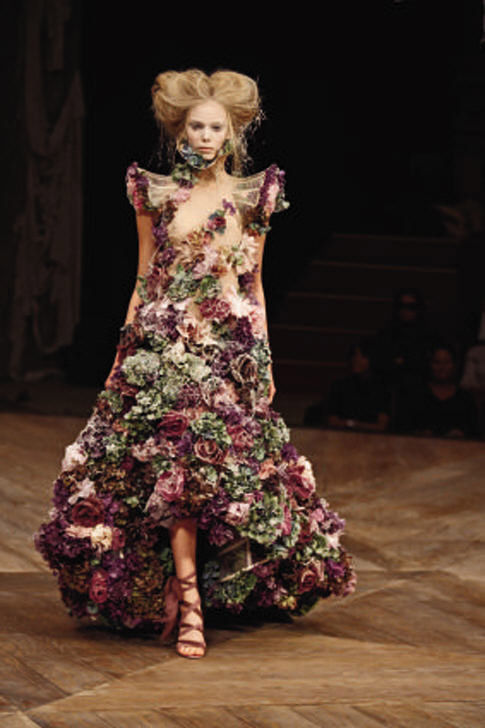 Alexander McQueen's Iconic Designs in Costume Institute Retrospective ...