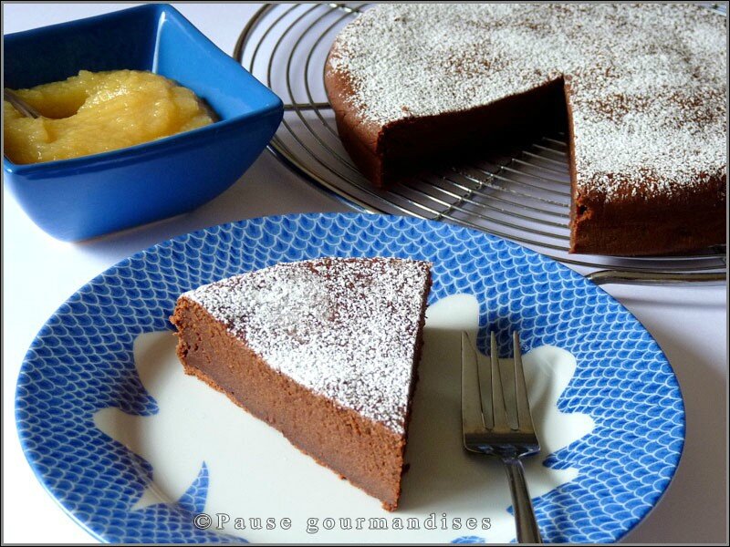 Gâteau au chocolat et compote (7)