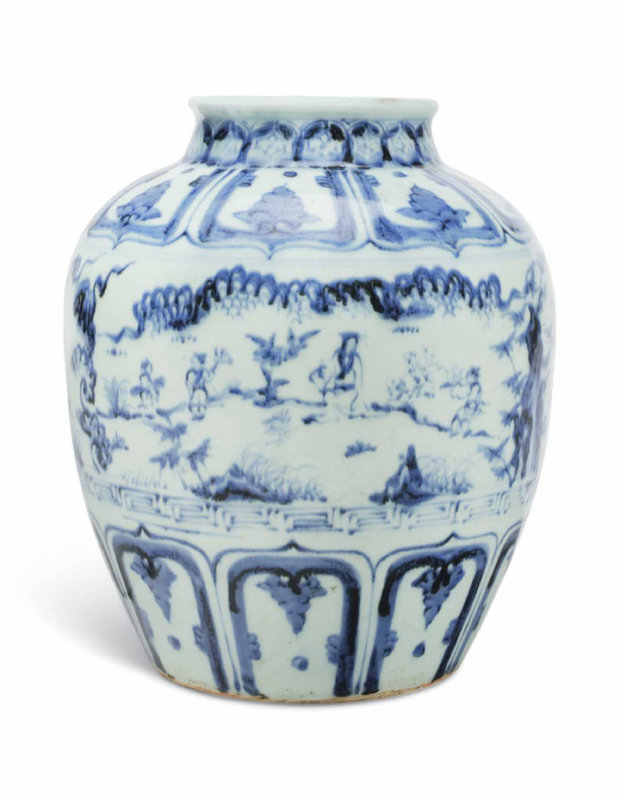 A blue and white 'windswept' jar and blue and white 'dragon' dish, Ming dynasty (1368-1644)