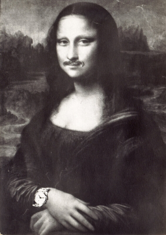 Et Mona s'enlisa 21 Une moustache et une montre