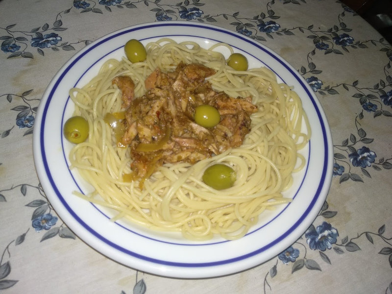 Spaghetti aux calamars et sauce de poivrons à l’aubergine