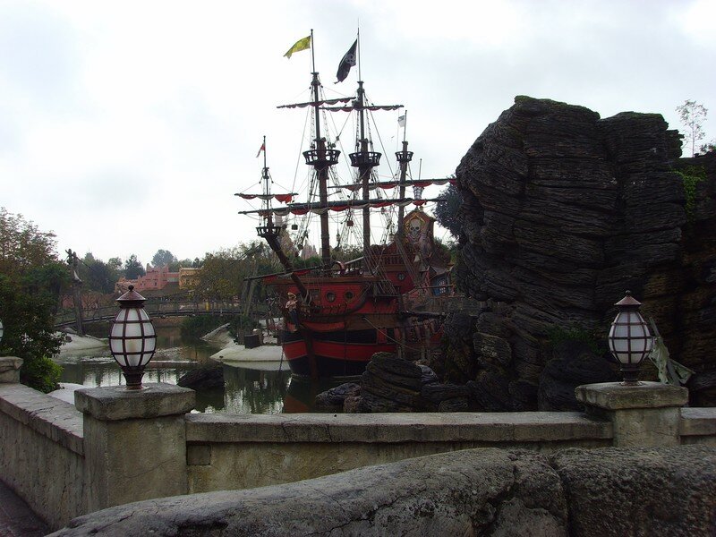Comment S'appelle Le Bateau De Jack Sparrow le bateau de Jack Sparrow - Photo de Disneyland Divers - Boulette's World