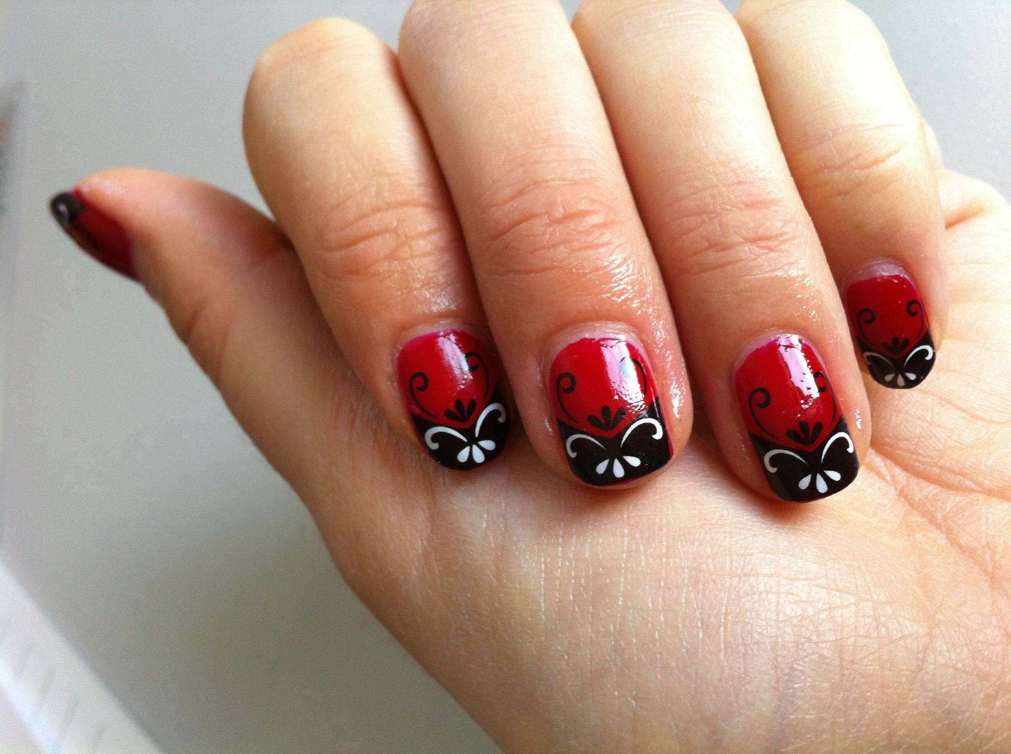 Modele Ongle Rouge Et Noir En rouge et noir - Les ongles d'Hélo
