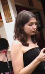 Que_tient_Eva_dans_la_main