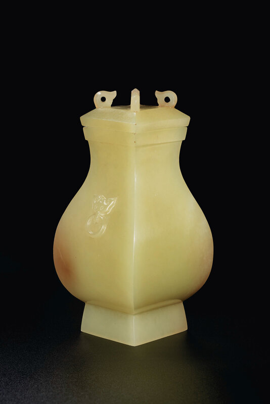 2021_NYR_19150_0624_002(a_rare_miniature_yellow_jade_archaistic_faceted_jar_and_cover_fanghu_q040126)