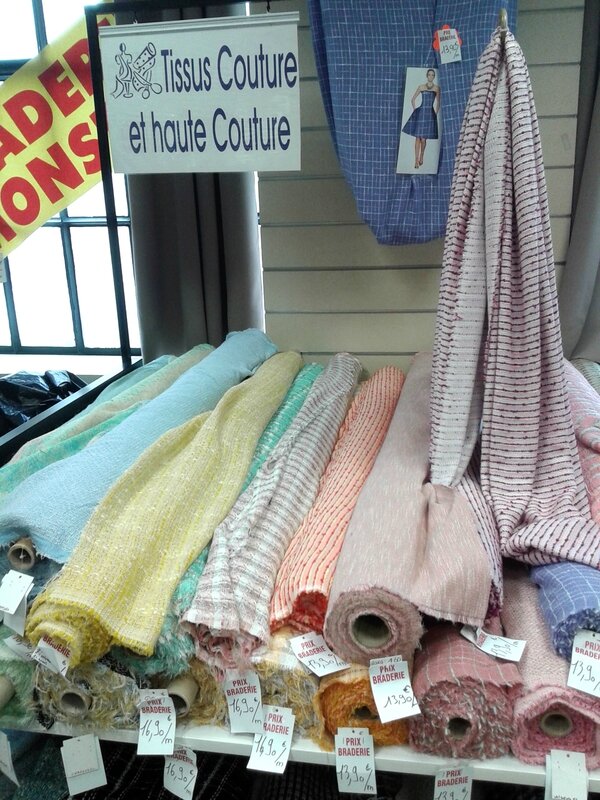 Tissu tweed chanel couleurs - Copie