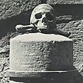 Robert mapplethorpe (1946-1989), 'skull + crossbones'
