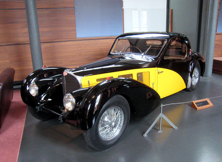 Bugatti_type_57_SC_Atalante_de_1936__Cit__de_l_Automobile_Collection_Schlumpf___Mulhouse__01