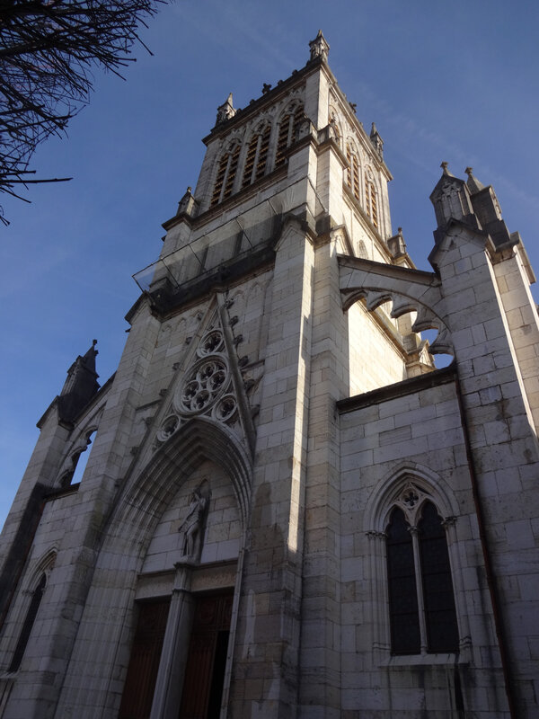 o la cathédrale façade gothique du XIX ème