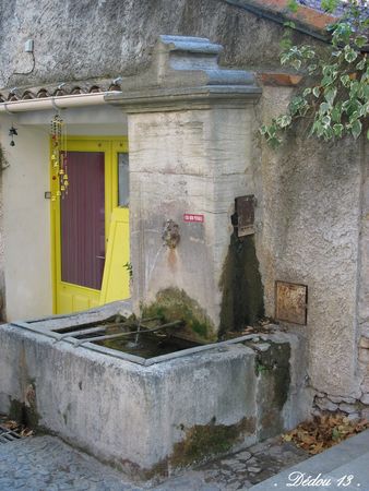 32_Photo_156_FONTAINE_RUE_LE_BARRIOT