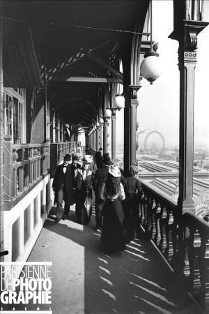 Premier étage de la Tour Eiffel 1900