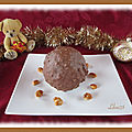 Boule de noël caramel, cacahuète et chocolat blanc