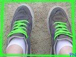 pieds_chaussures_lacets_verts