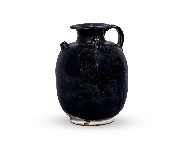 A black-glazed ewer, Five dynasties-Song dynasty (907-1279)