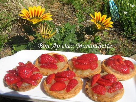 Tartelettes_aux_fraises_Mara_du_jardin_et_compot_e_de_pommes_018