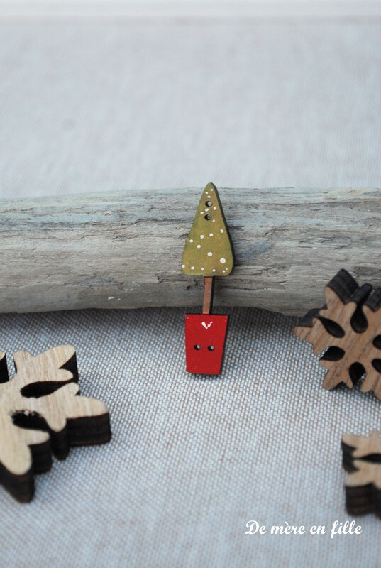 petit sapin pot rouge