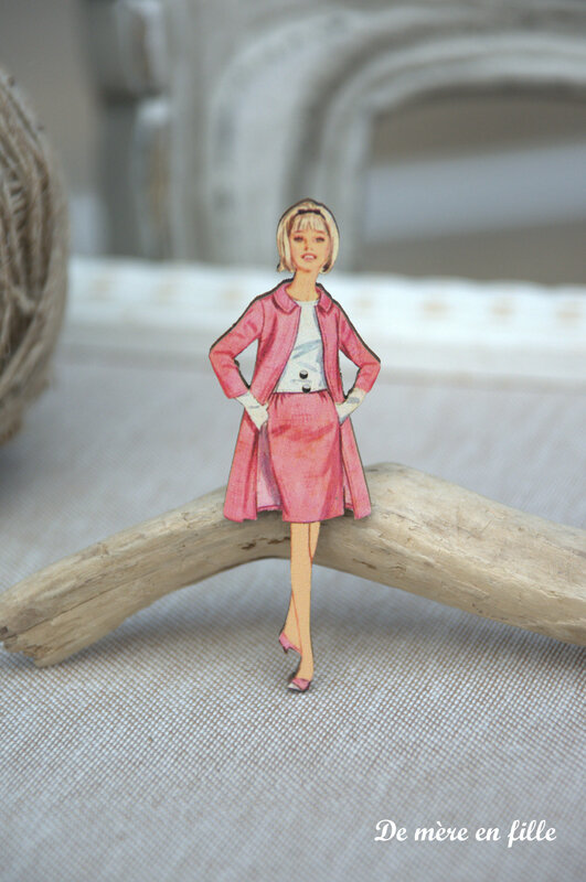 dame tailleur rose
