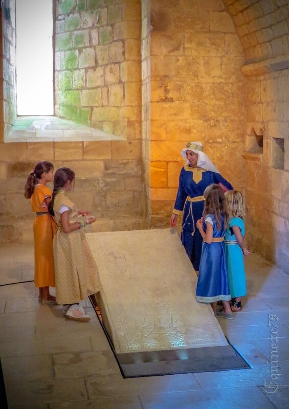 Pierre tombale Hugues de Faye, La chapelle des Chabot Nieul sur l’autize (1)
