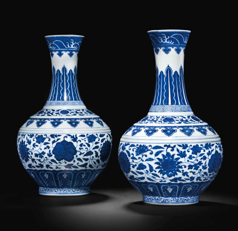 2014_NYR_02830_2161_000(two_blue_and_white_bottle_vases_guangxu_six-character_marks_in_undergl)