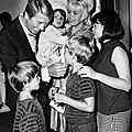 jayne-1966-07-20-ny-westbury-gpb-with_family