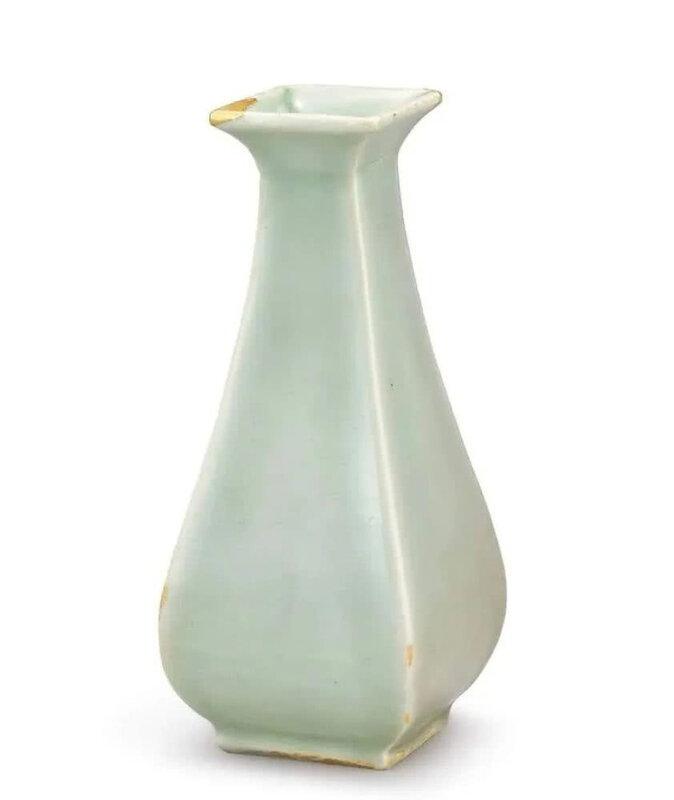 A Longquan celadon square vase, Southern Song dynasty (1127-1279)