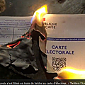 Déçu des résultats du 1er tour, le cinéaste normand xavier beauvois... brûle sa carte d'électeur!