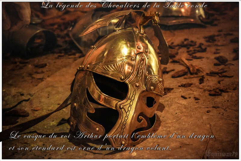 Légende des chevaliers de la table ronde - le roi Arthur casque emblème du Dragon (Centre de l'imaginaire Arthurien)