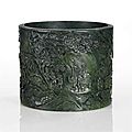 Important pot à pinceaux en jade vert épinard sculpté, bitong, chine, dynastie qing, xviiième siècle