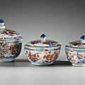 Paire de légumiers couverts et une terrine ronde couverte en porcelaine imari, chine, dynastie qing, xviiie siècle