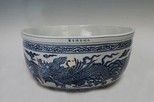 Blue-and-white jar with the design of dragons, Xuande period (1426-1435)