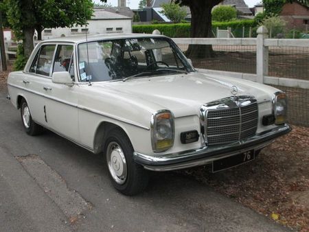 Mercedes230W114av1