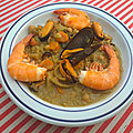 Marmite de fruits de mer et riz au curry dans son jus crémeux