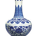 A fine blue and white bottle vase, qianlong seal mark and period (1736-1795)
