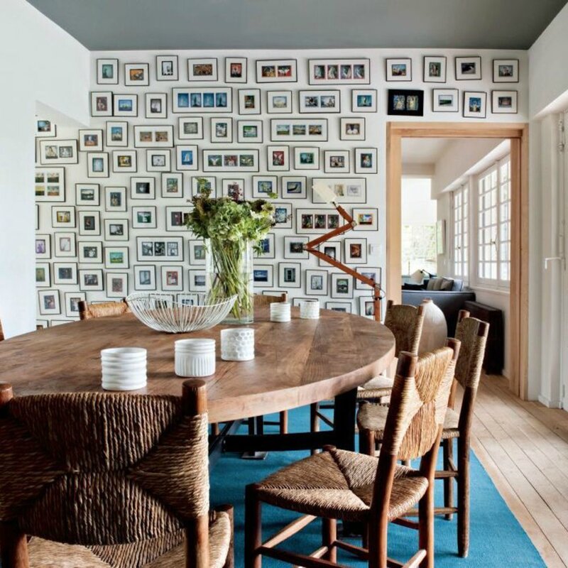 un-mur-de-photos-souvenirs-pour-une-piece-plus-chaleureuse_4690654