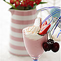 Un milk-shake aux fruits rouges et poudre de biscuits roses fossier....