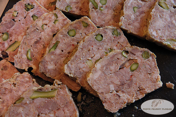 SAINT_MARTIN_LALANDE_repas_asperges_Terrine_porc_et_veau_aux_asperges_et_piment_d_Espelette