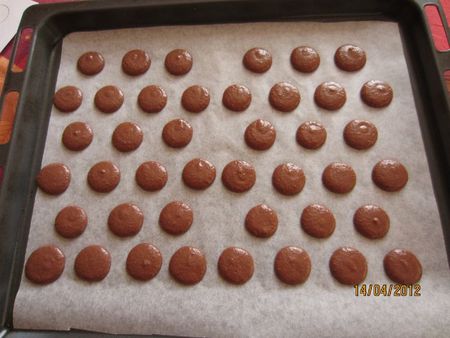 1er macarons chocolat croutage