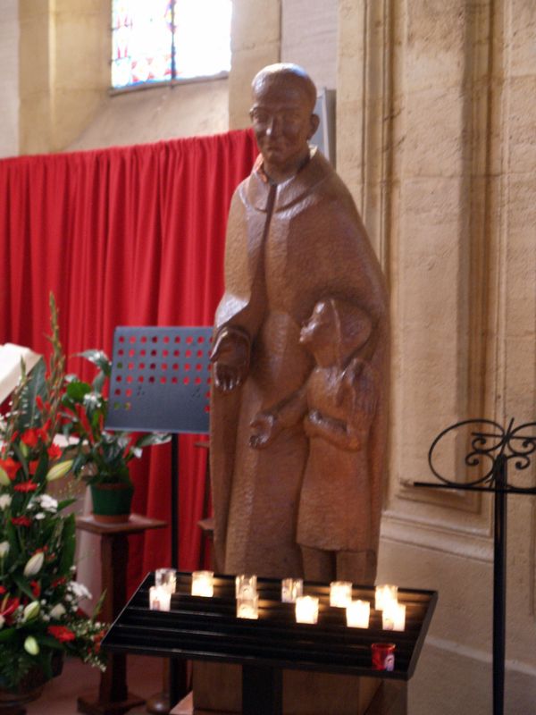Le Berceau de Saint Vincent de Paul, statue