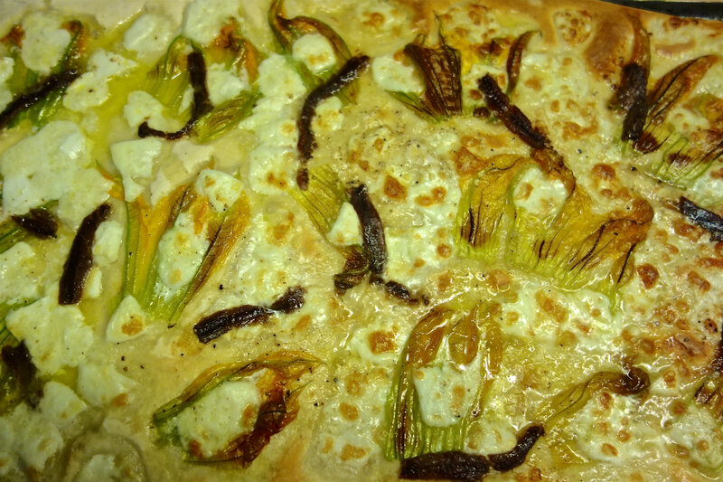 pizza aux fleurs de courgettes et aux anchois