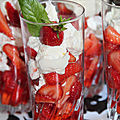Coupes de fraises ricotta, meringue et limoncello
