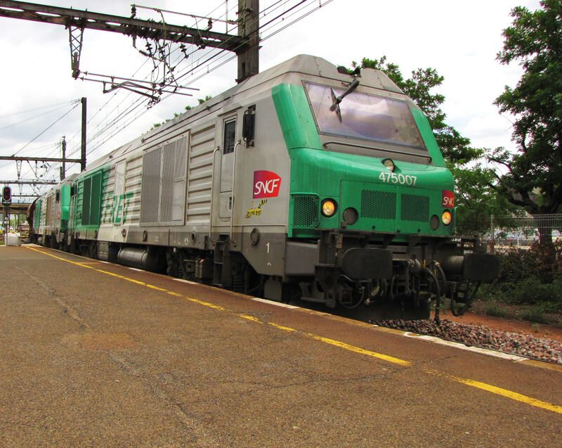 BB 75007 + 75008, gare de St Pierre des Corps