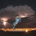 La statue du cheval de l'apocalypse en plein milieu de l'aeroport de denver
