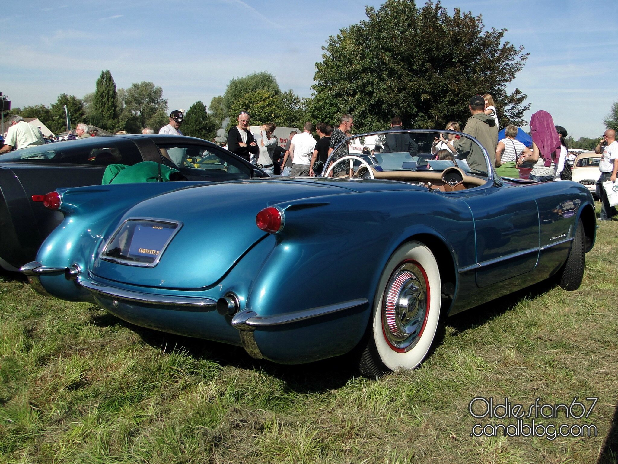 Chevrolet corvette старый