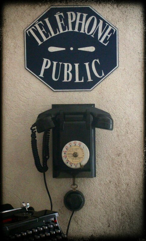 téléphone public