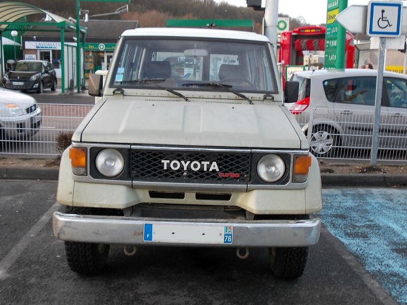 ToyotaLandCruiserLJ70av